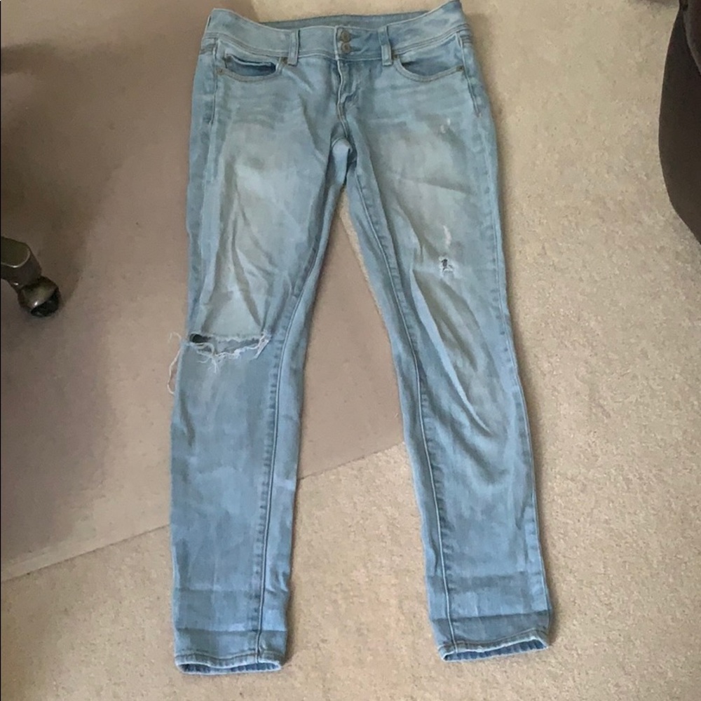 Skinny American eagle slightly distressed jeans
